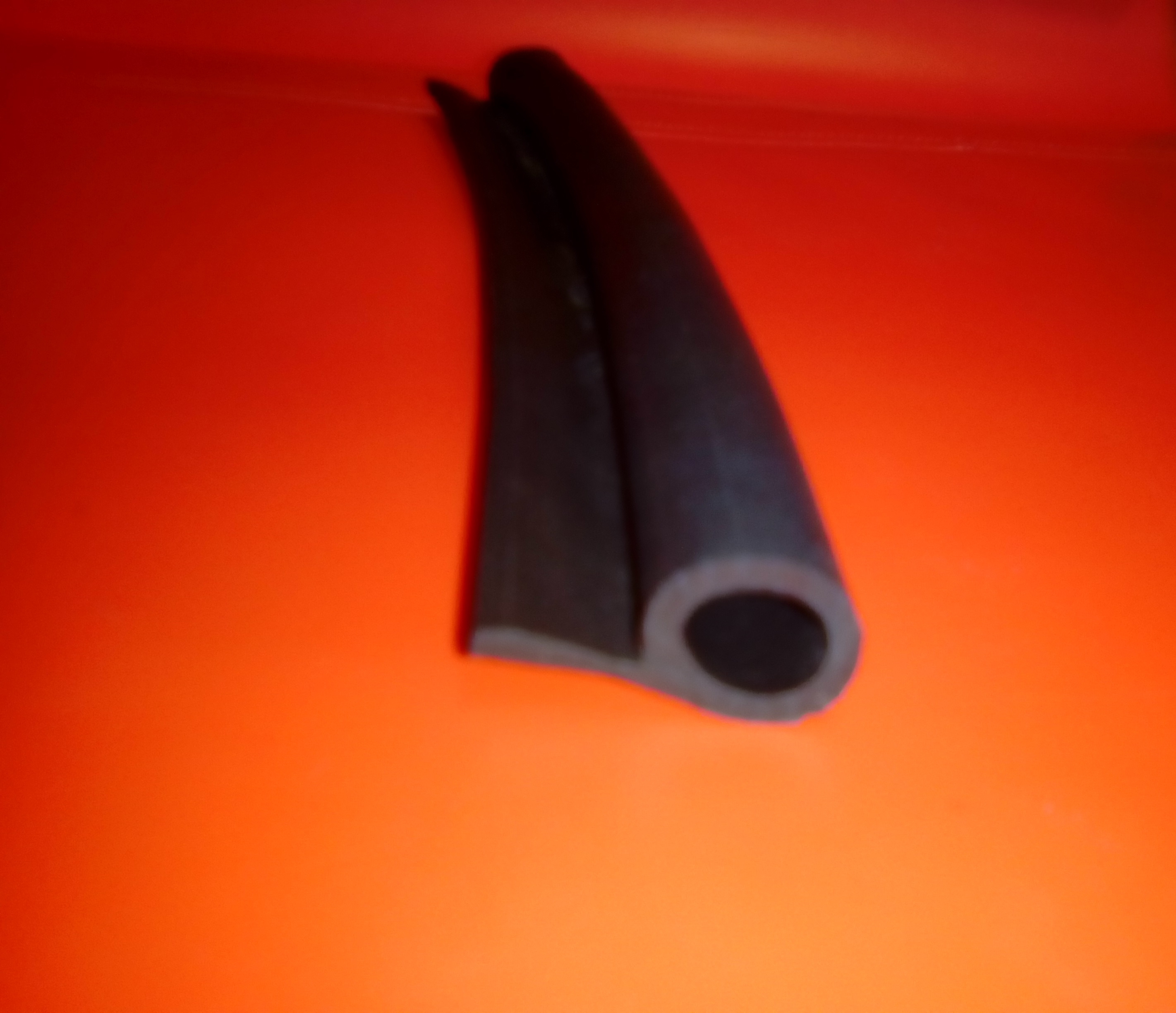 Профиль резиновый уплотнительный 15мм. Профиль силиконовый п-образный 1мм. Дверной авто уплотнитель р30. 20. 114.